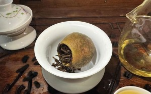 在泡制橘红普洱茶时需要注意哪些细节？